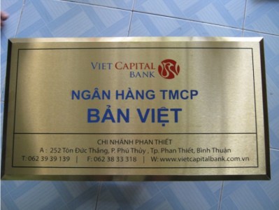 Biển inox ăn mòn vàng xước - Quảng Cáo Xuyên Việt - Công Ty TNHH MTV Nhân Tiến Trưởng